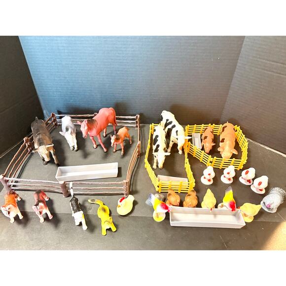 Terra by Battat – Farm Animal Figurines & Accessories 51 of 60 Pieces Toy Animal - Picture 1 of 7